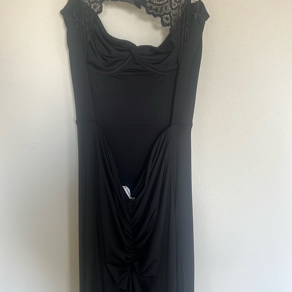 Elegant Black Lace Dress - Picture 6 of 7